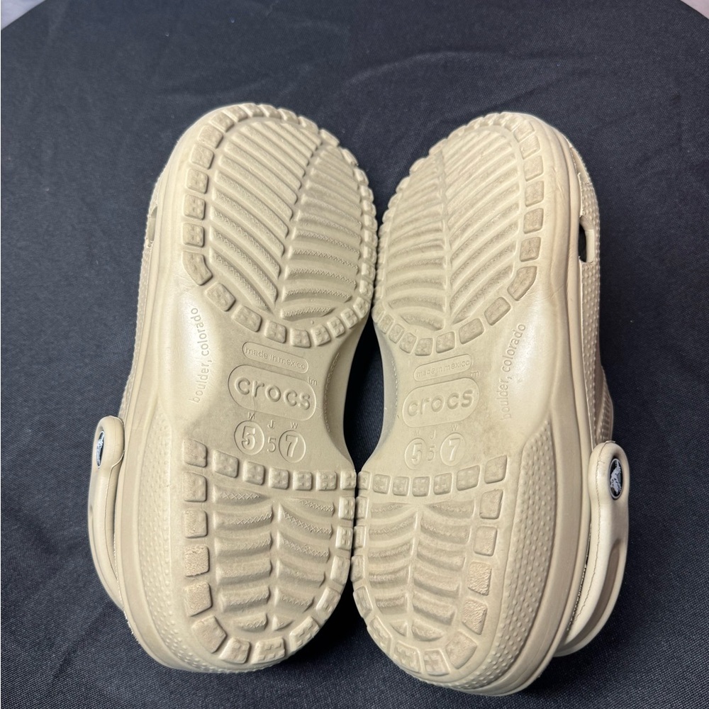 Crocs Beige Sandals with Cushioned Sole - Picture 4 of 6